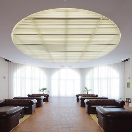 Lighthouse Golf & Spa Hotel Balchik Luaran gambar A linear grille