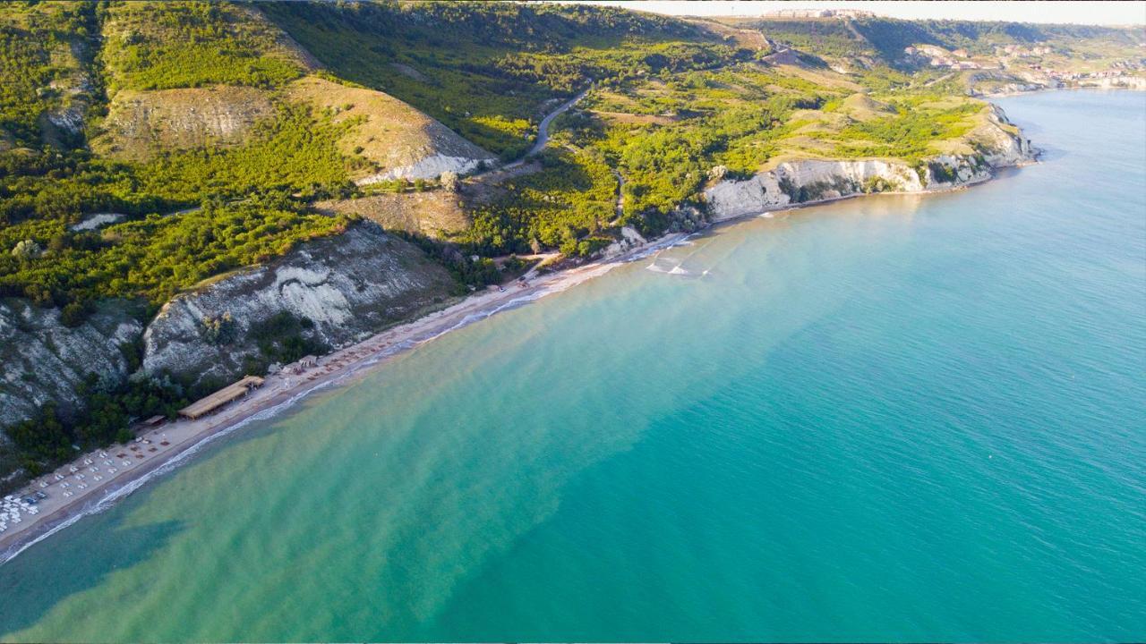 Lighthouse Golf & Spa Hotel Balchik Luaran gambar Aerial view of the bay
