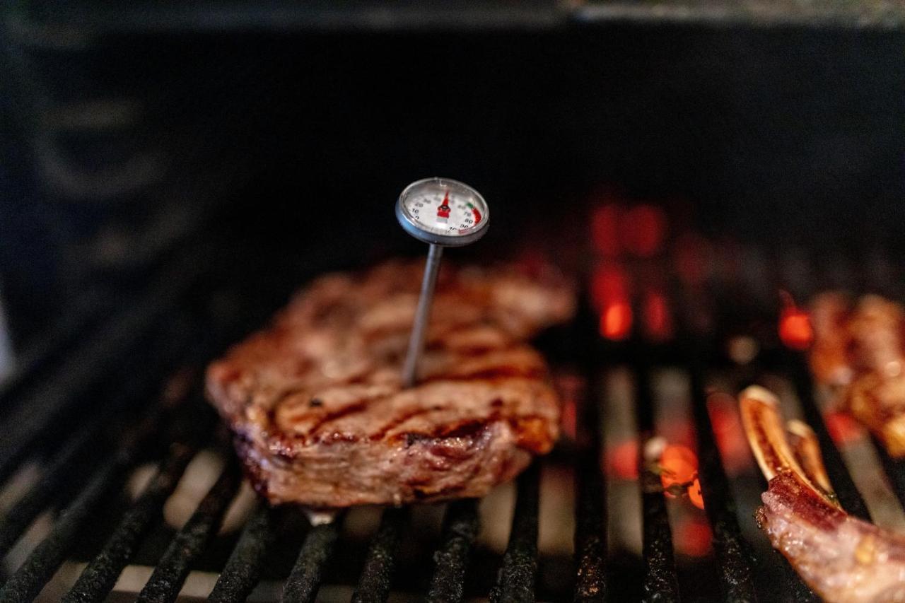 Lighthouse Golf & Spa Hotel Balchik Luaran gambar A meat thermometer in a steak