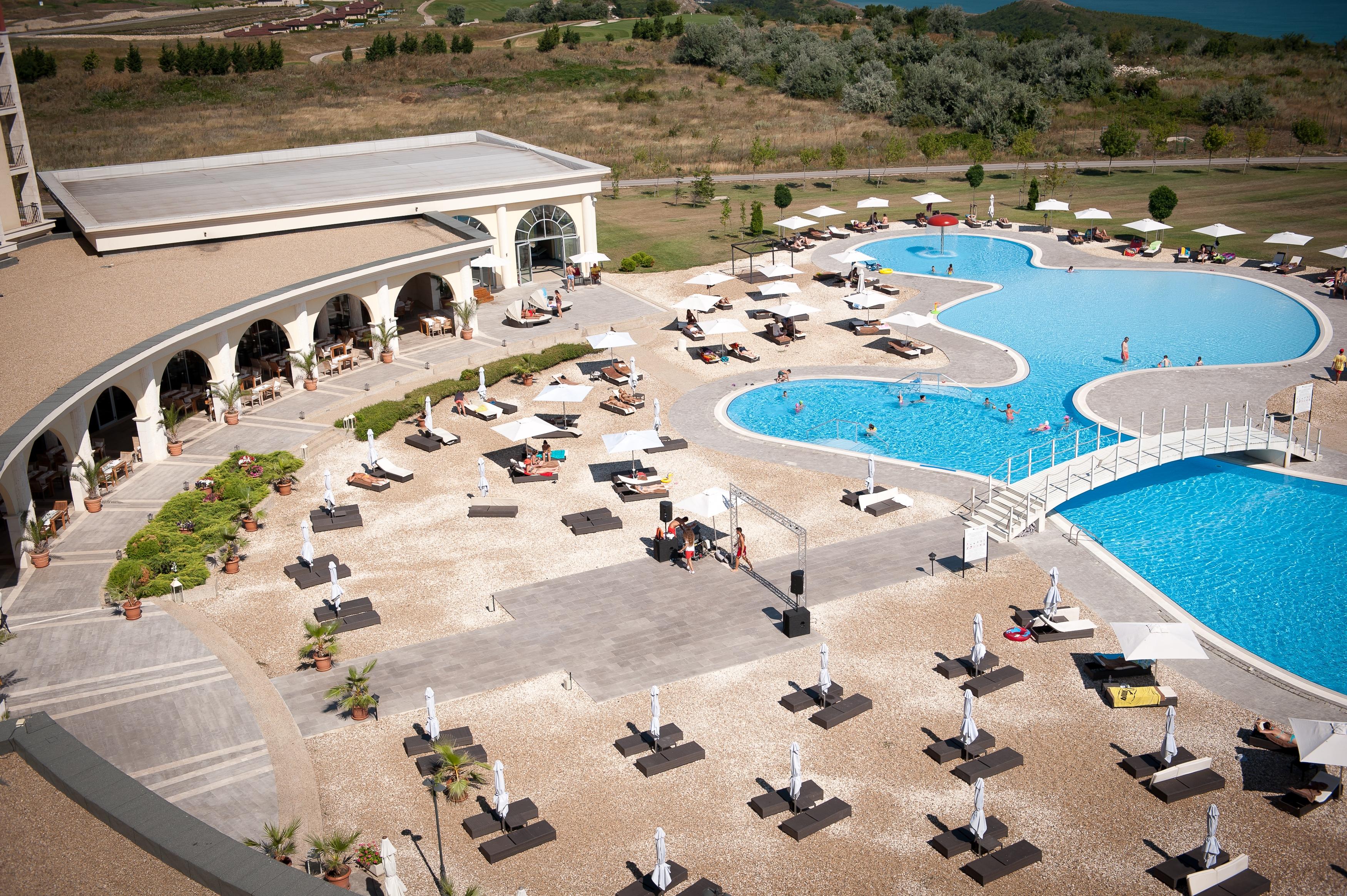 Lighthouse Golf & Spa Hotel Balchik Luaran gambar The swimming pool at the hotel