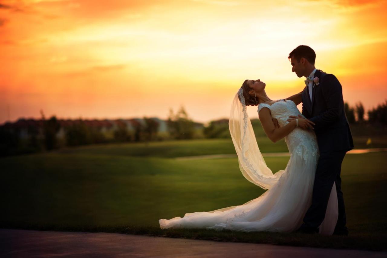 Lighthouse Golf & Spa Hotel Balchik Luaran gambar A newlywed couple