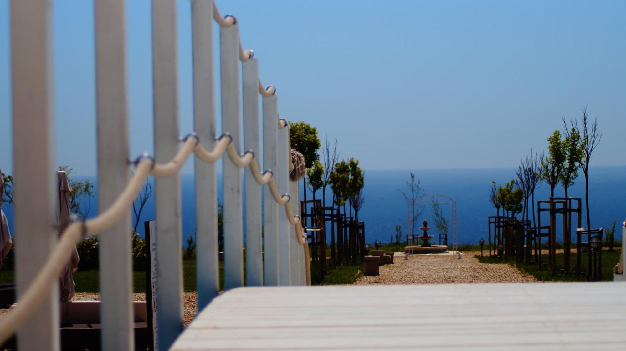 Lighthouse Golf & Spa Hotel Balchik Luaran gambar The memorial