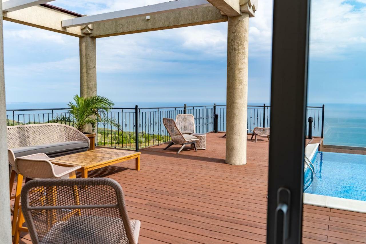 Lighthouse Golf & Spa Hotel Balchik Luaran gambar Rooftop pool at the hotel